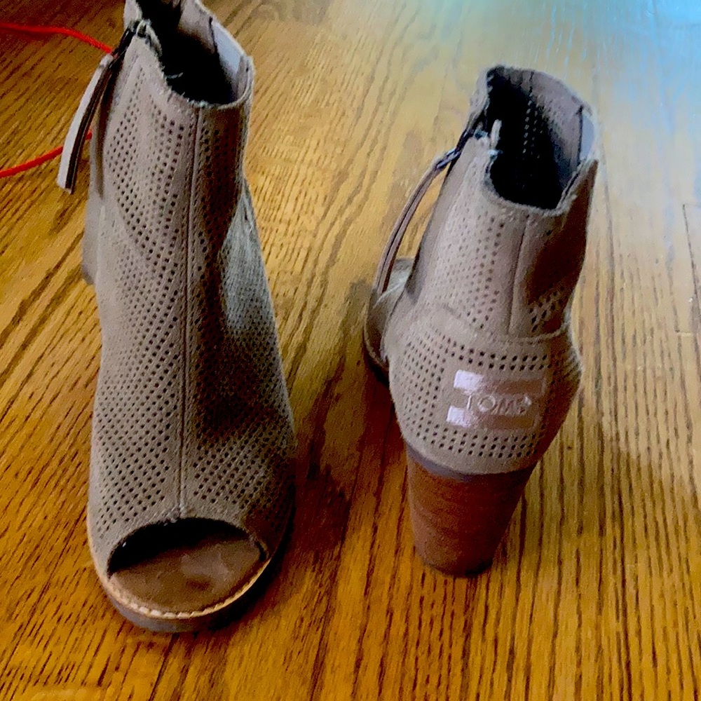 TOMS heeled and open toes boot size 7M
